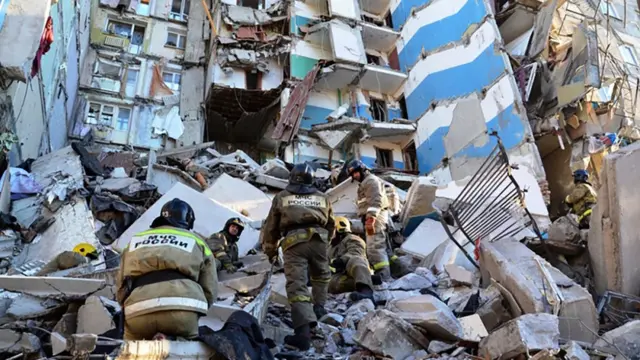 Devastated block of flats in Magnitogorsk, 31 Dec 18