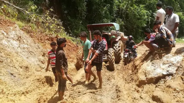 दमौली सडक