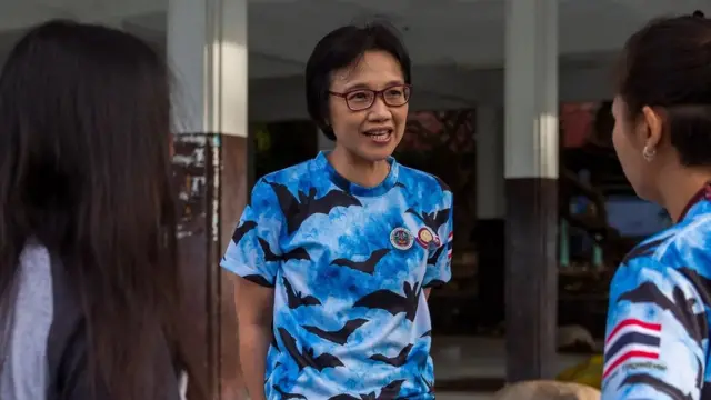 سوبابورن واشارابلوسادي تتحدث إلى فريقها