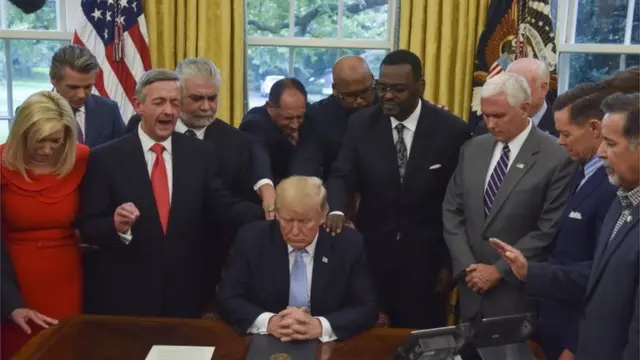 Trump na ndị isi ụka