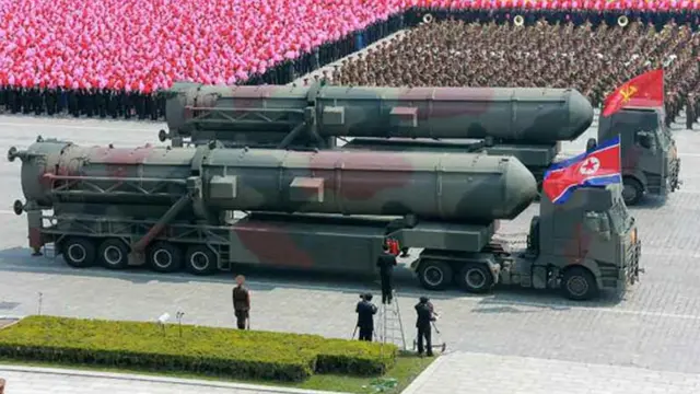 지난해 북한 열병식때등장한신형대륙간탄도미사일