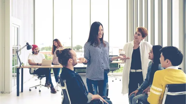 Gente en su lugar de trabajo.