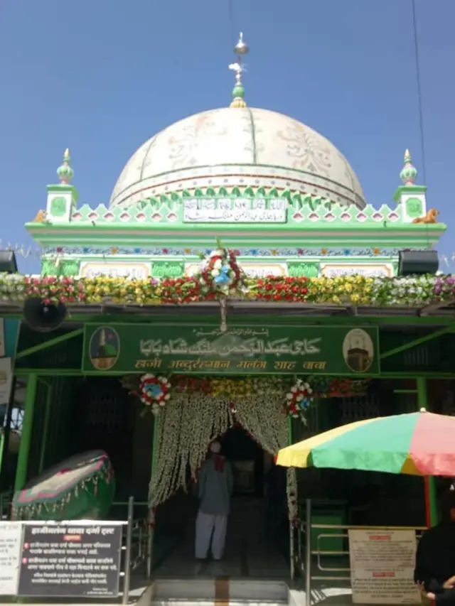 मलंगगडावरील 'मंदिरात' आरतीच्यावेळेस खरंच मुसलमान घुसले का?