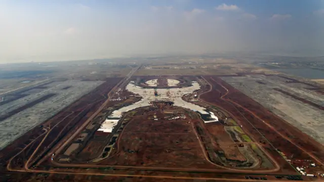 Las obras del nuevo aeropuerto llevan cuatro años de retraso.