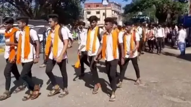 વિરોધ કરી રહેલા વિદ્યાર્થીઓ