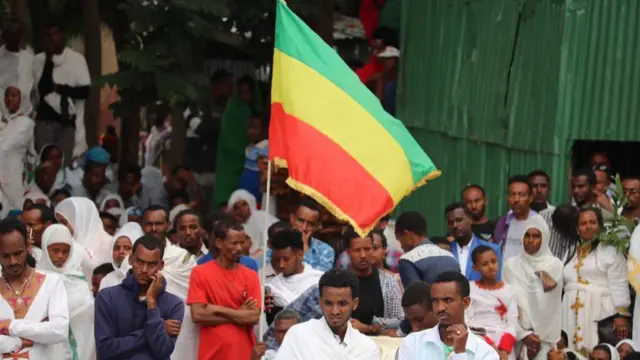 በባህር ዳር ከተማ ሕዝበ ምዕመን የመስቀል ደመራ በዓልን ሲታደም