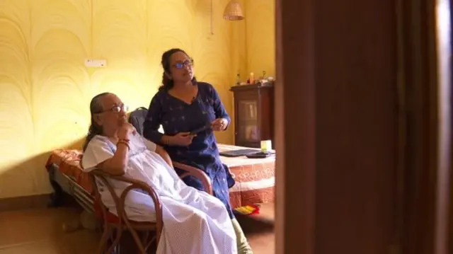 தாயுடன் தீபாஞ்சானா