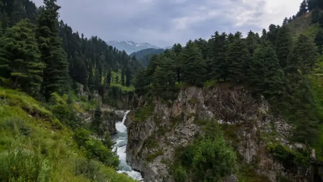 কাশ্মীর নিয়ে ভারত ও পাকিস্তানের বিরোধ চলছে সত্তর বছরেরও বেশি সময় ধরে