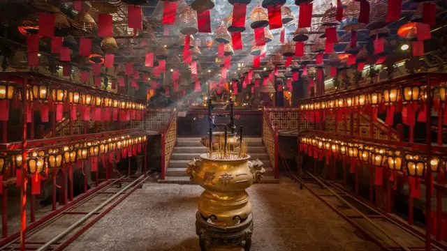 Некоторые считают, что гонконгские суеверия коренятся в невероятно конкурентной среде этого мегаполиса