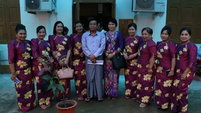ဗီဒီယိုဈေးကွက်ပျက်နေချိန် သရုပ်ဆောင်တွေဝမ်းရေးအခက်အခဲဖြစ်နေတယ်လို့ ဦးသန်းဌေးက ဆို