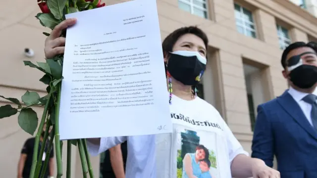 นางสุรีย์รัตน์ ชิวารักษ์ มารดาของนายพริษฐ์ ชิวารักษ์ หรือ "เพนกวิน"