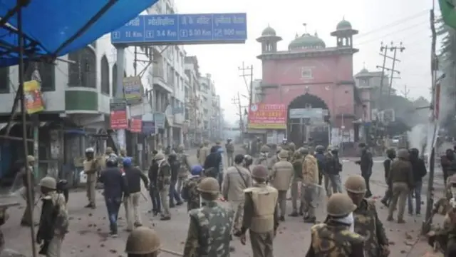 हिंसक प्रदर्शन