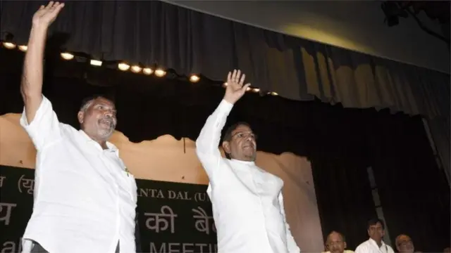 BTPના સ્થાપક છોટુભાઈ વસાવા શરદ યાદવ સાથે