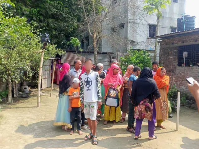 ভারত থেকে জোর করে পাঠানোর পর কুড়িগ্রাম সীমান্তে আটকদের বেশিরভাগ নারী