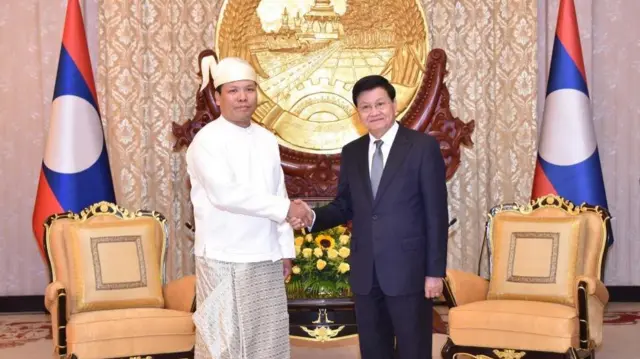 လာအိုသမ္မတနဲ့ အတူတွေ့ရတဲ့ သံအမတ်ကြီး ဦးမြတ်သက်ဦး