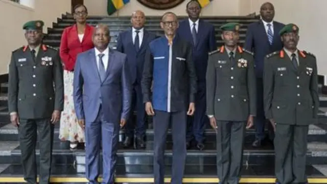  Viongozi wapya wa kijeshi (waliosimama mbele ya Rais Kagame) waliapishwa Jumatano