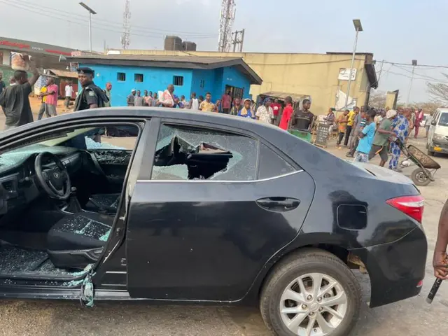 Car wey dem destroy during di clash