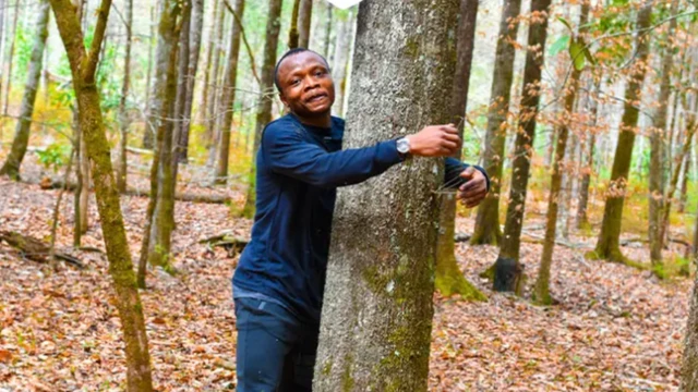 Abubakar Tahiru hug tree