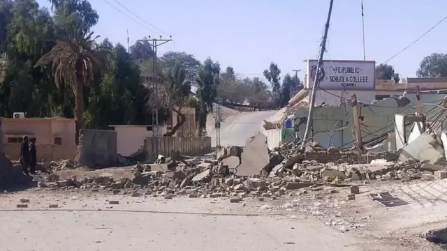 பள்ளி சேதமடைந்தது.