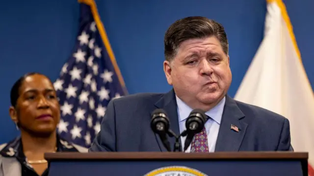 El gobernador de Illinois, J.B. Pritzker.