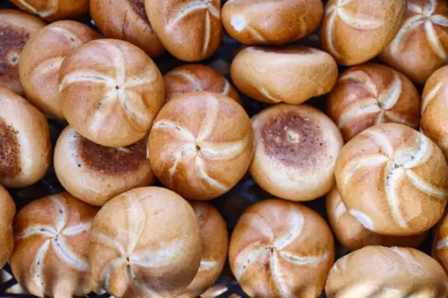 संशोधक संपूर्ण धान्यापासून तयार करण्यात आलेल्या एका नवीन ब्रेडवर काम करत आहेत, तो ब्रेड अगदी पांढऱ्या ब्रेडसारखाच दिसतो आणि चवही तशीच आहे
