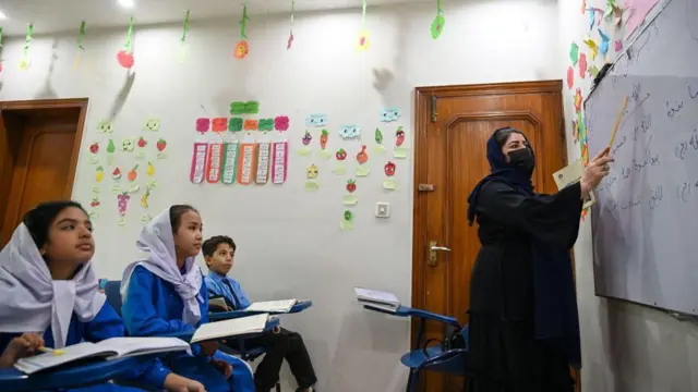 مکتب مهاجران افغان
