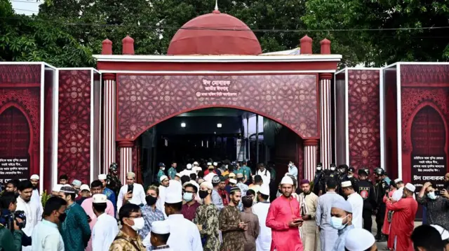 জাতীয় ঈদগাহের প্রবেশ পথ।