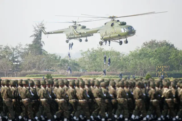 မြန်မာစစ်တပ်အတွက် စစ်လက်နက်တွေထောက်ပံ့ဝယ်ယူရေး ထိုင်းဘဏ်တွေကို အားကိုးနေ