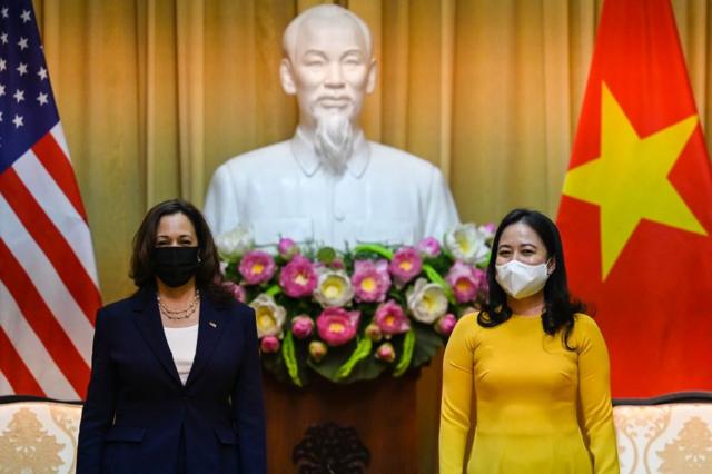 Phó Tổng thống Hoa Kỳ Kamala Harris (trái) và Phó Chủ tịch nước Việt Nam Võ Thị Ánh Xuân tại Phủ Chủ tịch ở Hà Nội ngày 25/8/2021