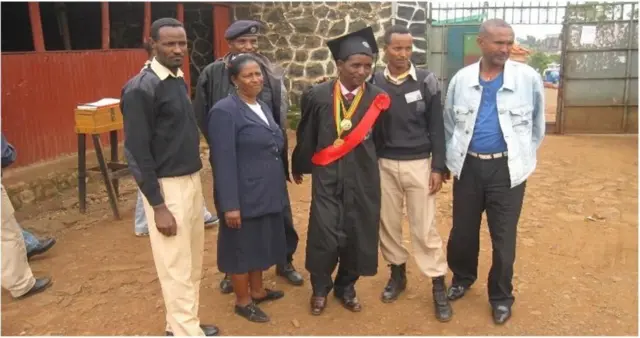 Dr. Jiinenus erga eebbifamee booda mana hidhaa keessa ture deemee daawwateera.