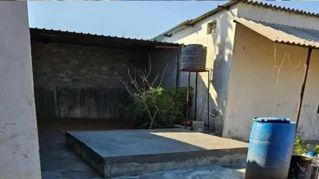 مکیش کی لاش ایک سیپٹک ٹینک سے ملی جس کا منھ تازہ تازہ بند کیا گیا تھا