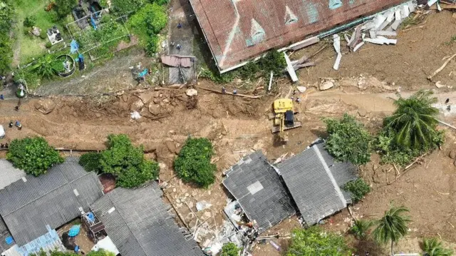 ကမ္ဘာကျော် ဖူးခက်ကမ်းခြေမှာ မြေပြိုကျမှုဖြစ်