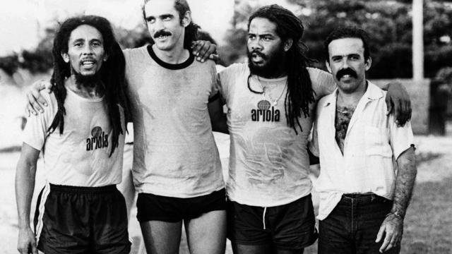 Bob Marley no gramado com Moraes Moreira, Jacob Miller e Marco Mazola 