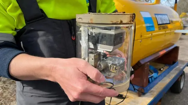 Kamera u staklenom zaštitnom kućištu