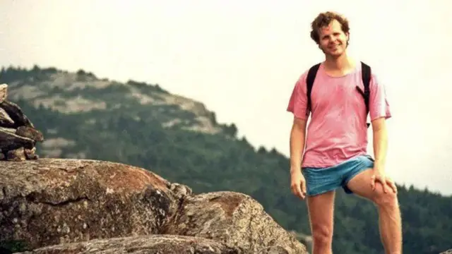 Scott gemar mendaki gunung bersama kakak laki-lakinya.