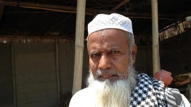 মুহম্মদ আব্দুল হক, বসুন্ধারির বাসিন্দা। গণহত্যায় হারিয়েছেন স্ত্রী, পুত্র সহ পরিবারের ১২ জনকে