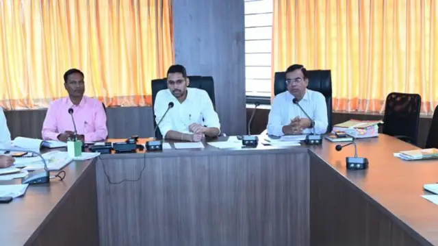 सोलापूर जिल्ह्याचे जिल्हाधिकारी कुमार आशीर्वाद