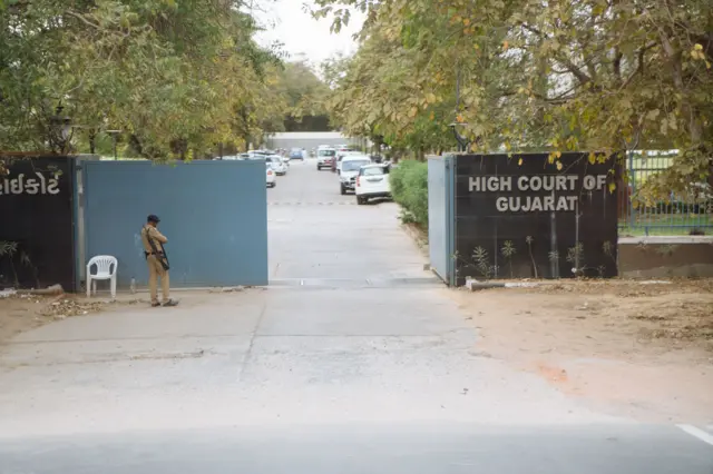 અમેરિકા, ગુજરાતી, ડિપૉર્ટ, દેશનિકાલ, ગેરકાયદે વિઝા, ડંકી રૂટ, બીબીસી ગુજરાતી, ગુજરાતી સમાચાર