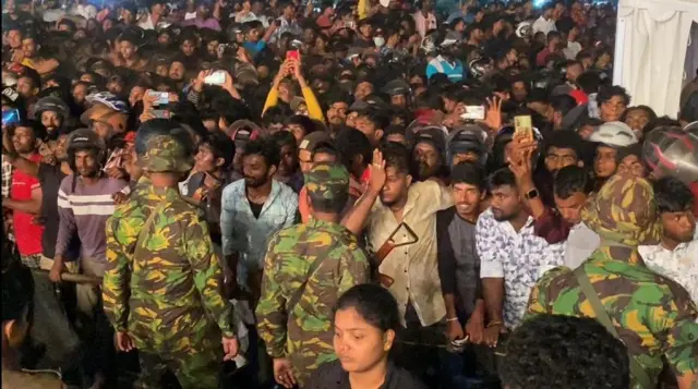 இசை நிகழ்ச்சி பாதியில் நிறுத்தம் ஏன்? 