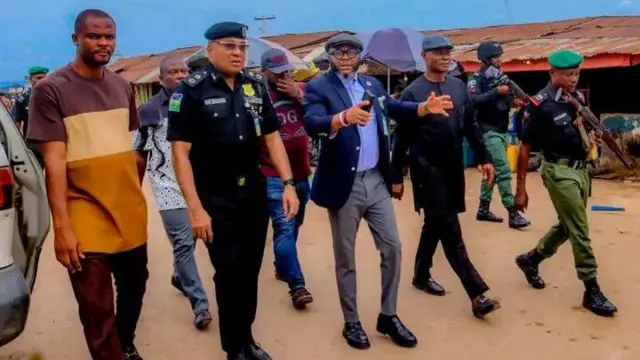 Kọmịshọna ndi uweoji n' Abia steeti bụ Kenechukwu Onwuemelie na onyeisi okpuruochị Umuahia North bụ Victor Ikeji 