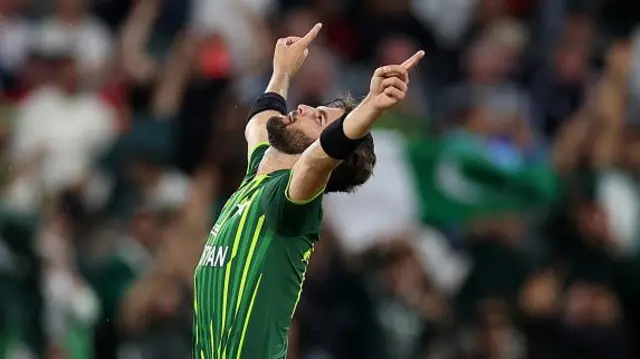 පකිස්ථාන වේග පන්දු යැවීම් බල ඇණියේ ප්‍රධාන තුරුම්පුව ලෙස සැලෙකන ෂහීන් අෆ්රිඩි ඕනෑම අවස්ථාවකදී තරගයක තීරණය වෙනස් කළ හැකි පන්දු යවන්නෙකු ලෙස හැඳින්විය හැක.