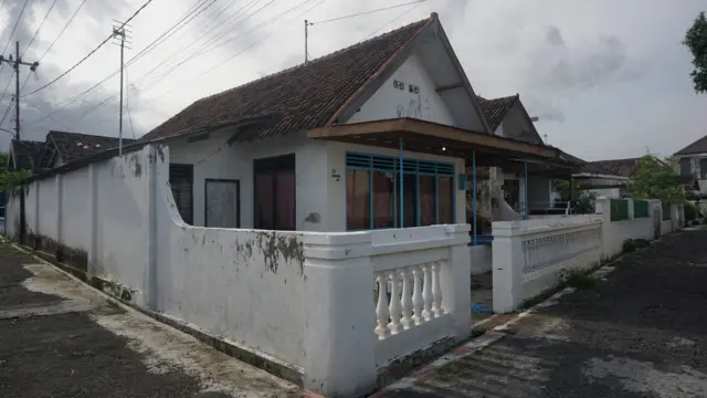 Suasana depan rumah yang dulu ditempati Siti dan putranya Daniel terpantau sepi dan sunyi.