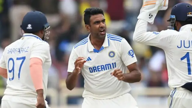 இந்திய மைதானங்களில் மட்டுமே விக்கெட் வீழ்த்துபவரா அஸ்வின்? 100 டெஸ்ட் போட்டிகளில் கடந்த மைல்கல் என்ன?