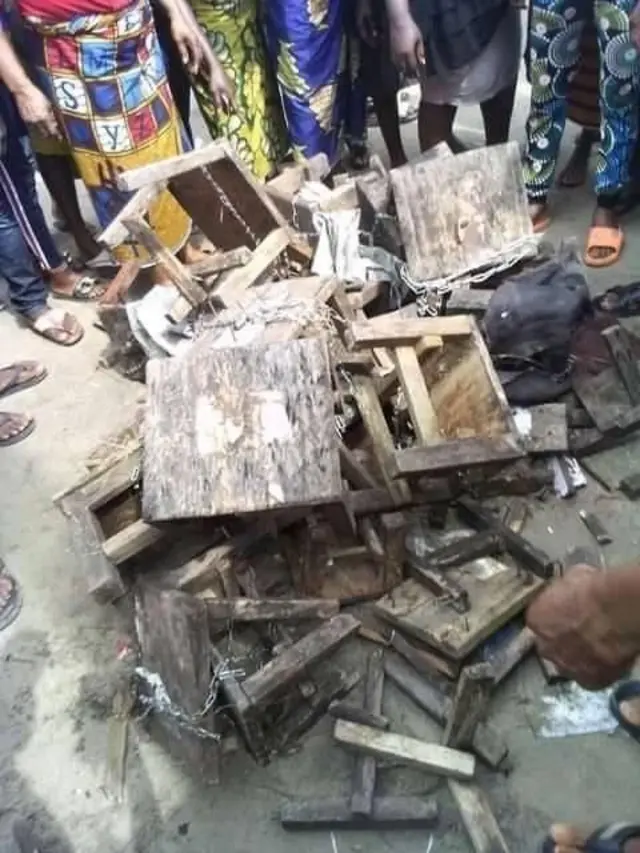 Youths destroy chairs dem find wey dem chain togeda for di house