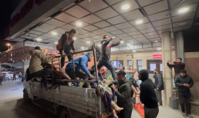 ইসরায়েলি হামলায় এক রাতেই গাজায় তিন শতাশিক মানুষ নিহত হয়েছে