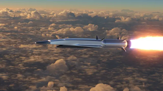 Míssil hipersônico cruzando o céu