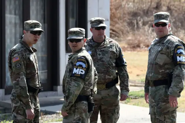 Os exércitos da Coreia do Sul e dos Estados Unidos realizam manobras militares conjuntas com frequência.