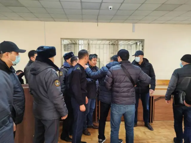 Былтыр иликтөөчү журналист Болот Темиров “паспортту мыйзамсыз алган” делип  Кыргызстандан чыгарылган.