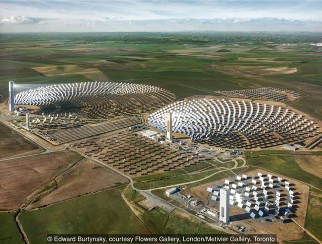 2013年，西班牙塞维利亚，PS10太阳能发电厂。