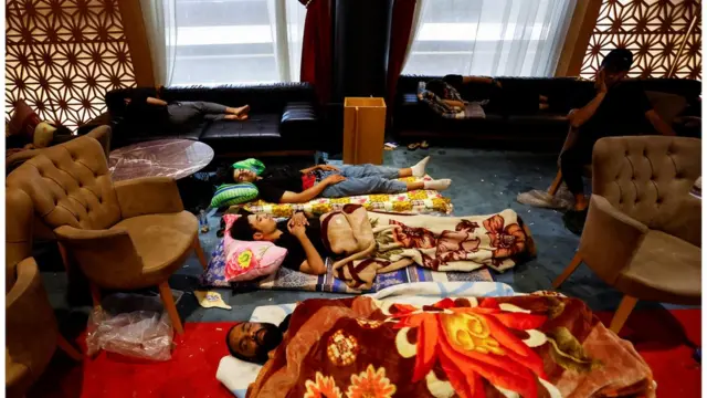 د مقتدا صدر پلویان پارلمان کې د خوب په حال کې